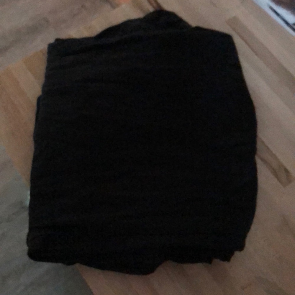 Old navy black linen pants XL.